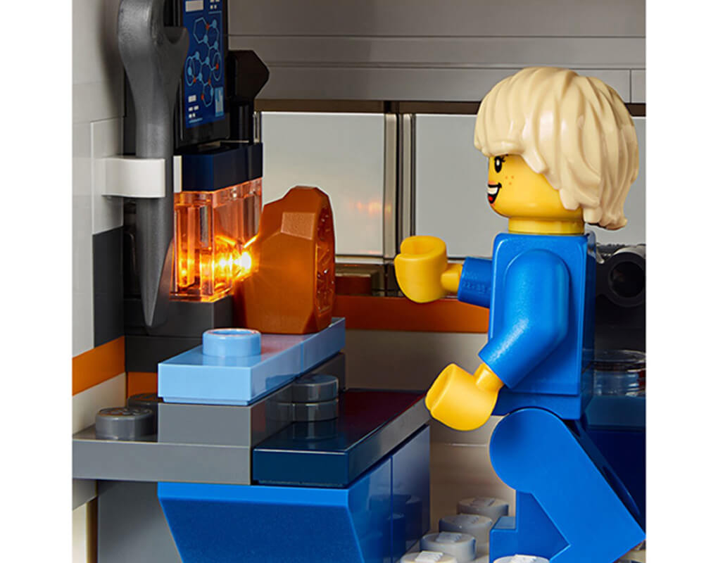 lego city lunar space station
